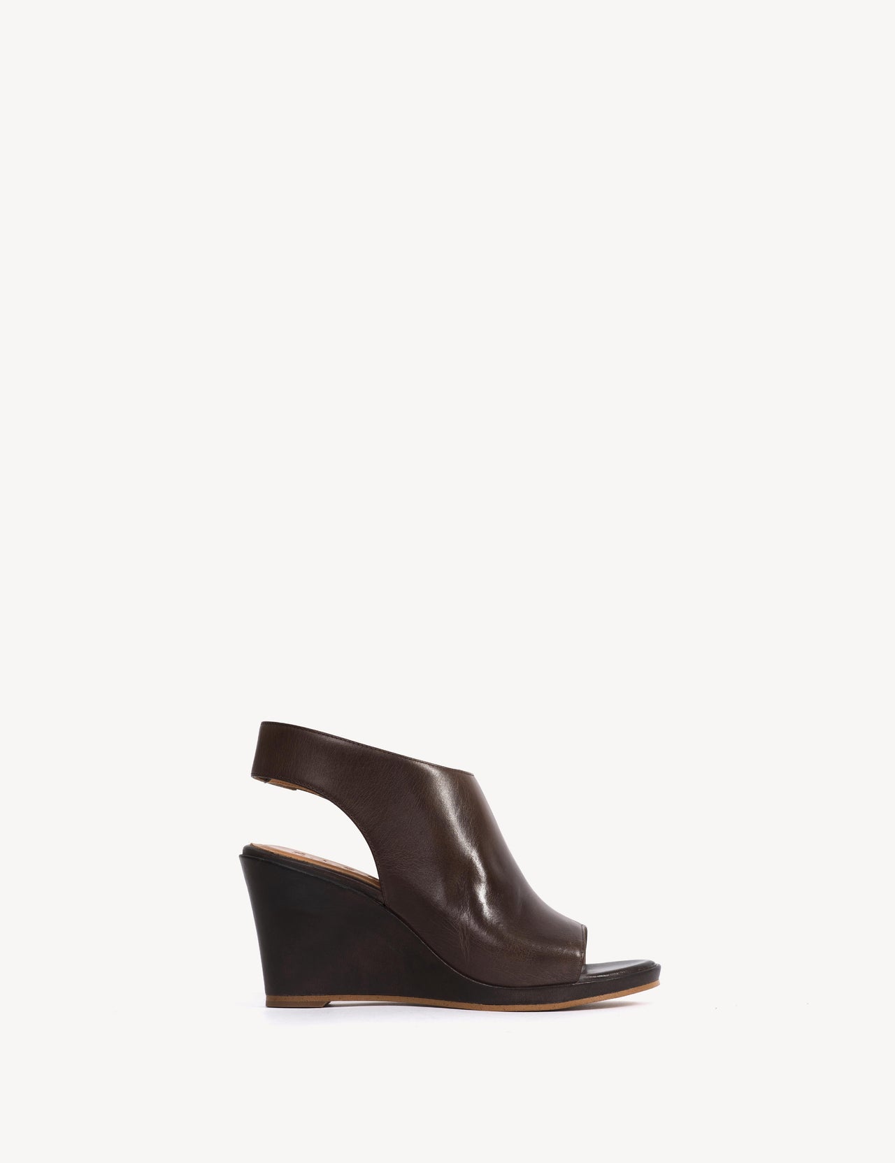 Liv Wedge Sandal In Dark Brown Escovado Leather