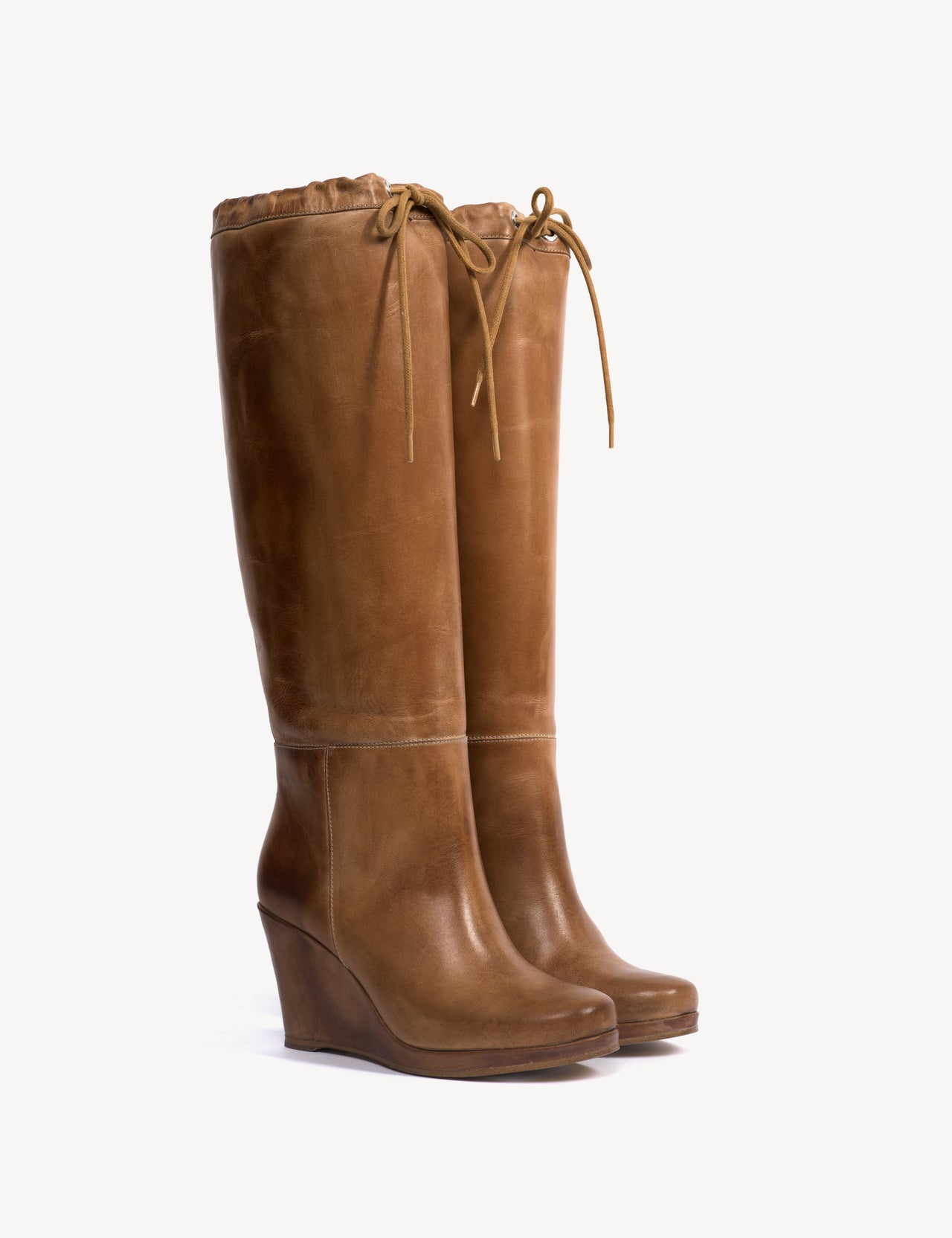 Liv Wedge Boot High In Dark Tan Escovado Leather