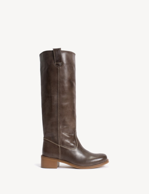 Ann Gaucho Boot In Dark Brown Escovado Leather