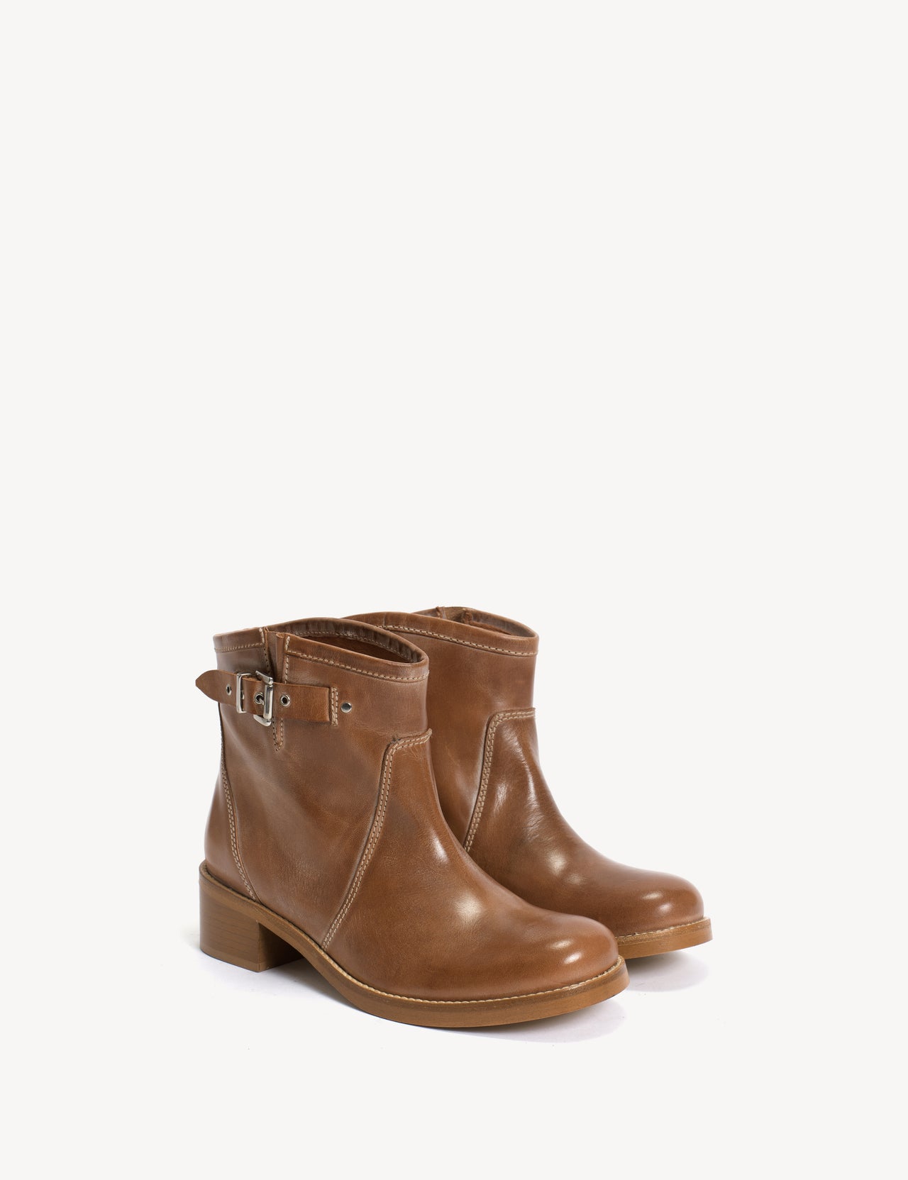 Hunter Buckle Gaucho Boot In Dark Tan Escovado Leather