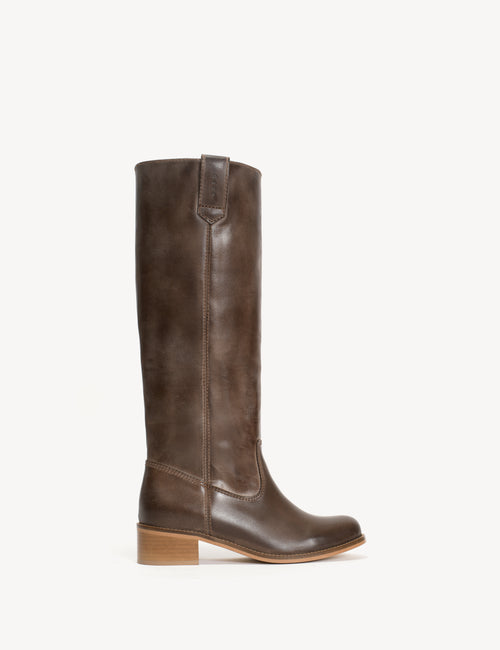 Ann Gaucho Boot In Brown Escovado Leather