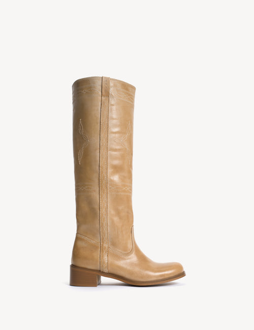 Ann Gaucho Boot With Western Stitchings In Light Tan Escovado Leather