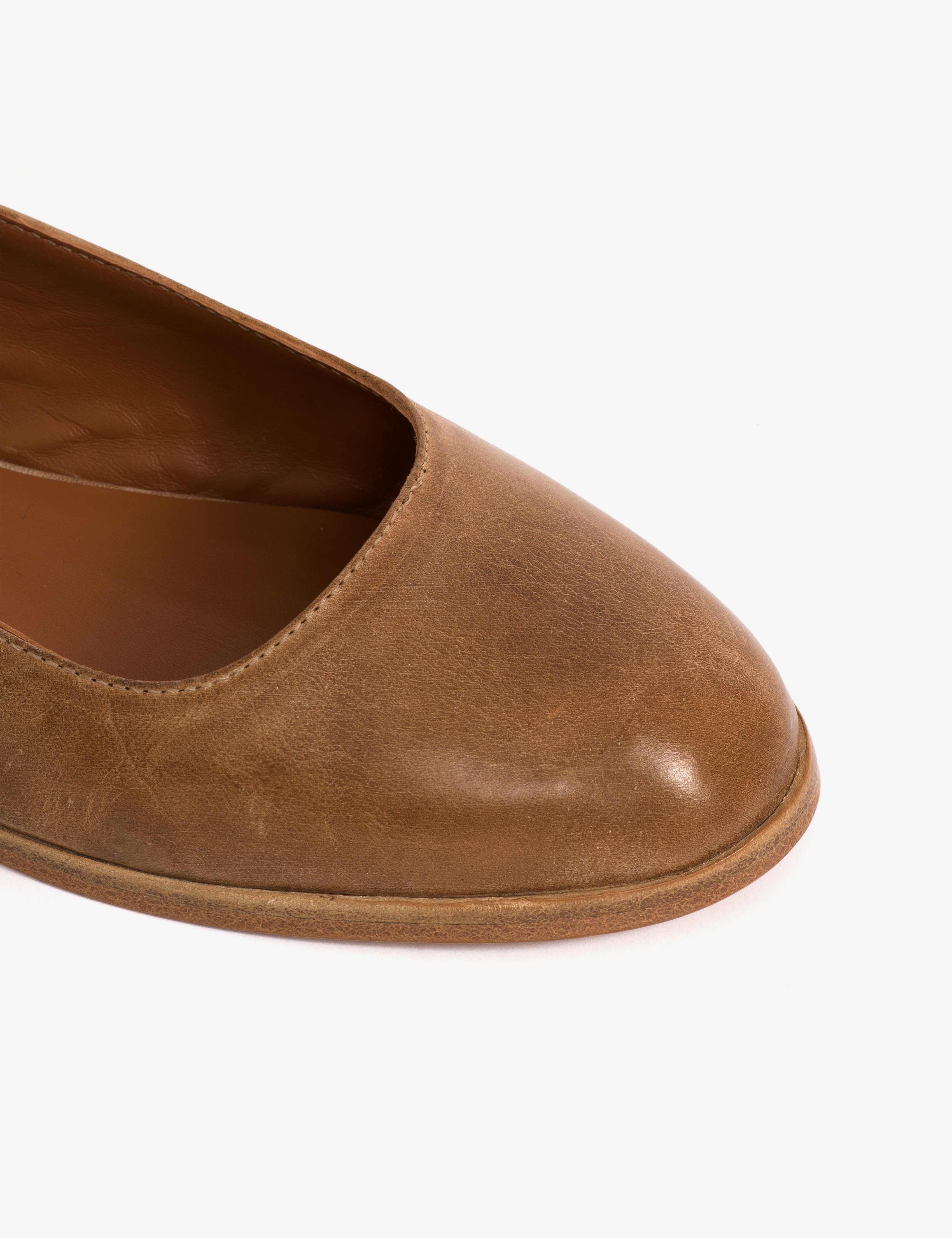 Moa Slingback Flats In Dark Tan Escovado Leather - Dico Copenhagen