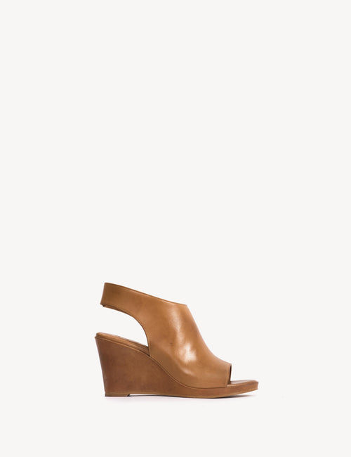 Liv Wedge Sandal In Dark Tan Escovado Leather