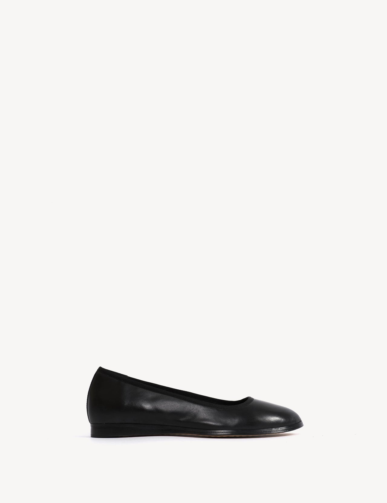 Mari Flats In Black Escovado Leather