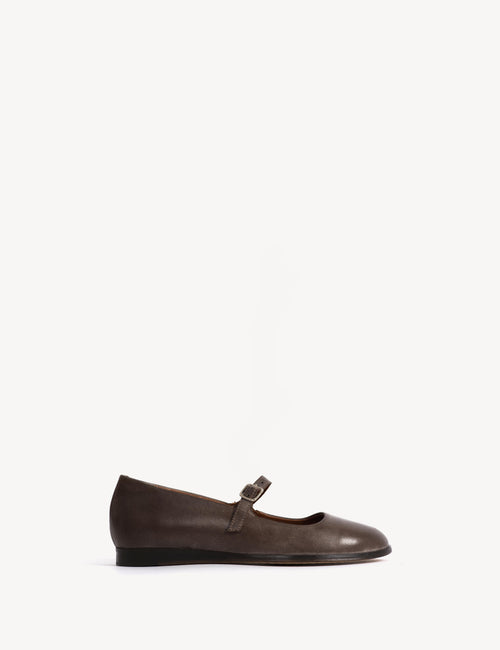 Ines Flats In Dark Brown Escovado Leather