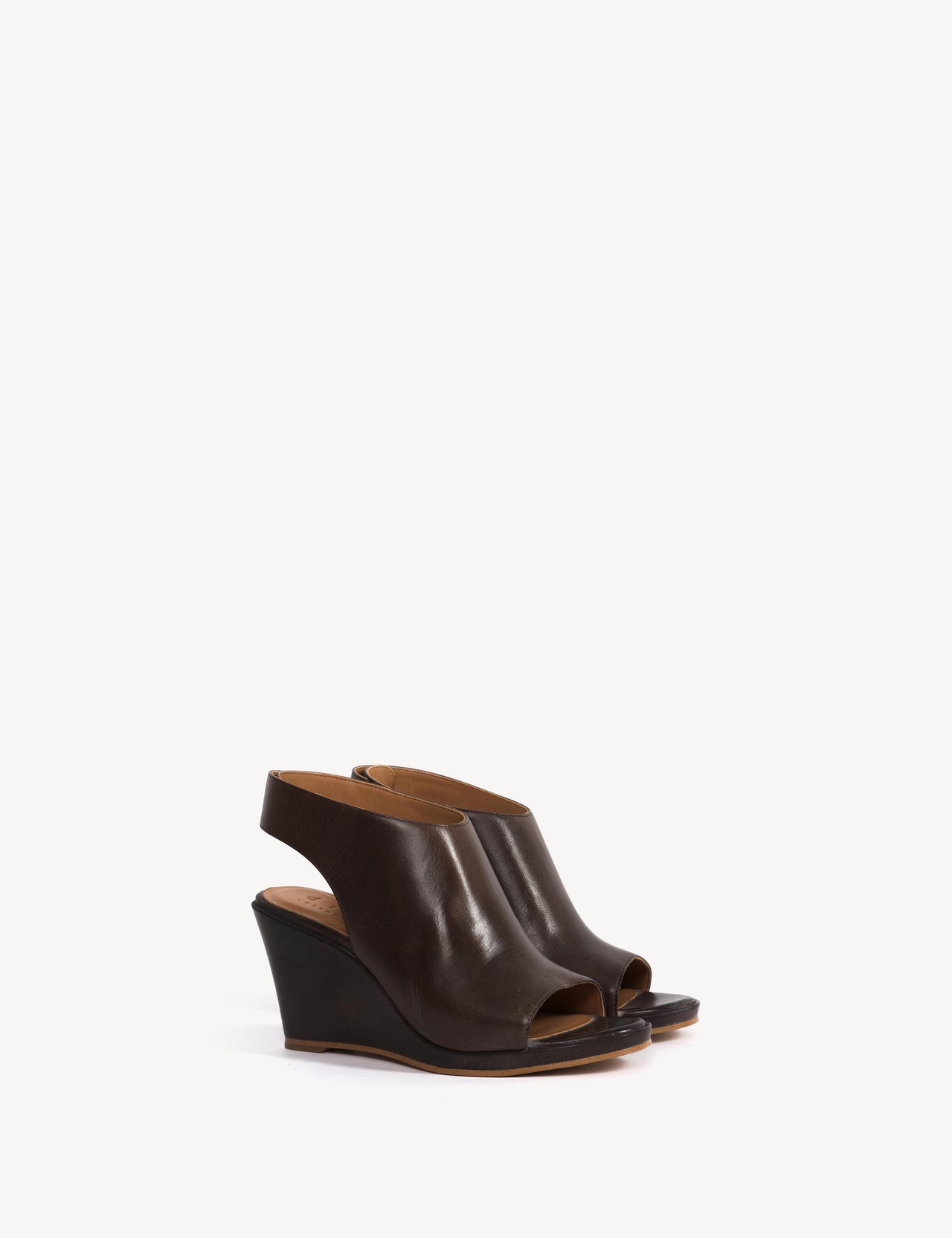 Liv Wedge Sandal In Dark Brown Escovado Leather