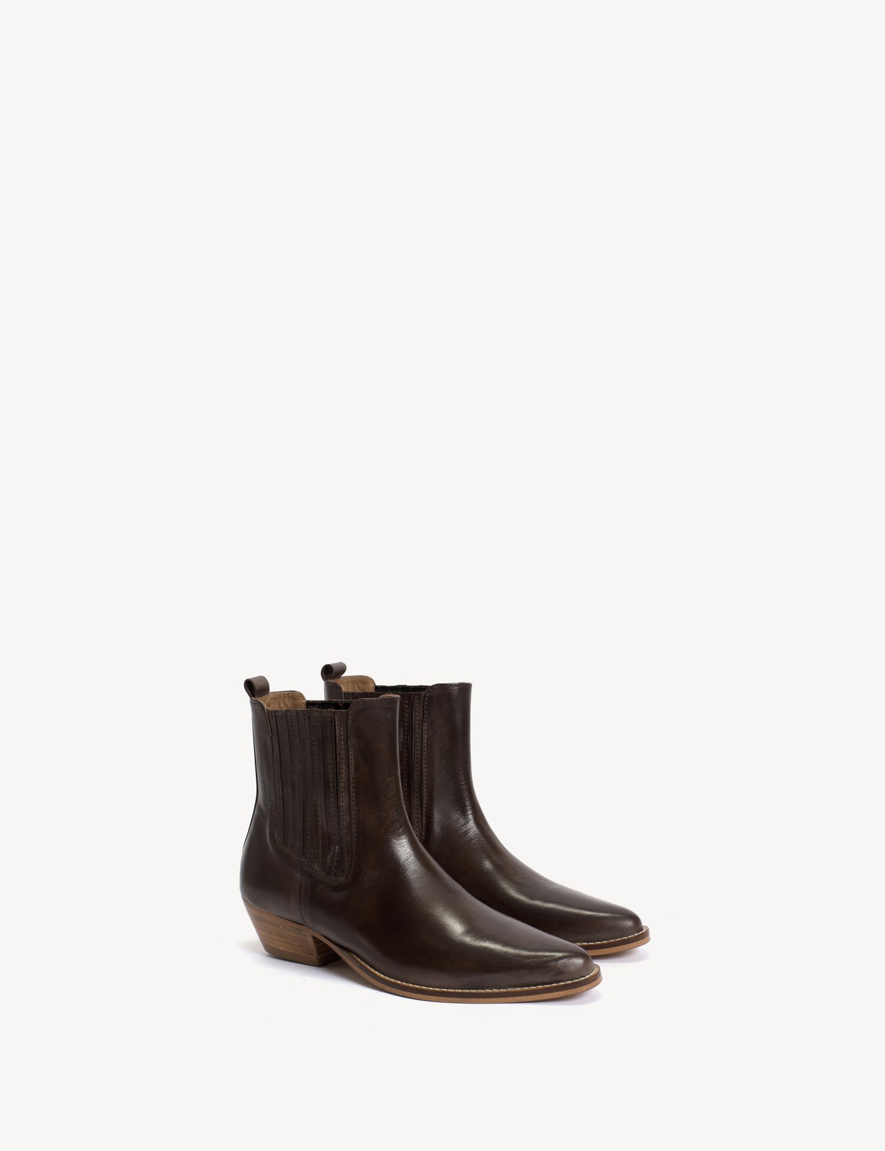 Dasha Chelsea Boot In Brown Escovado Leather