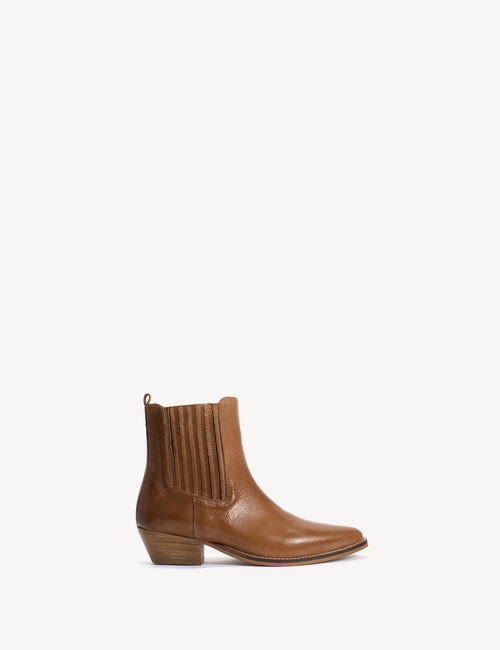 Dasha Chelsea Boot In Dark tan Escovado Leather