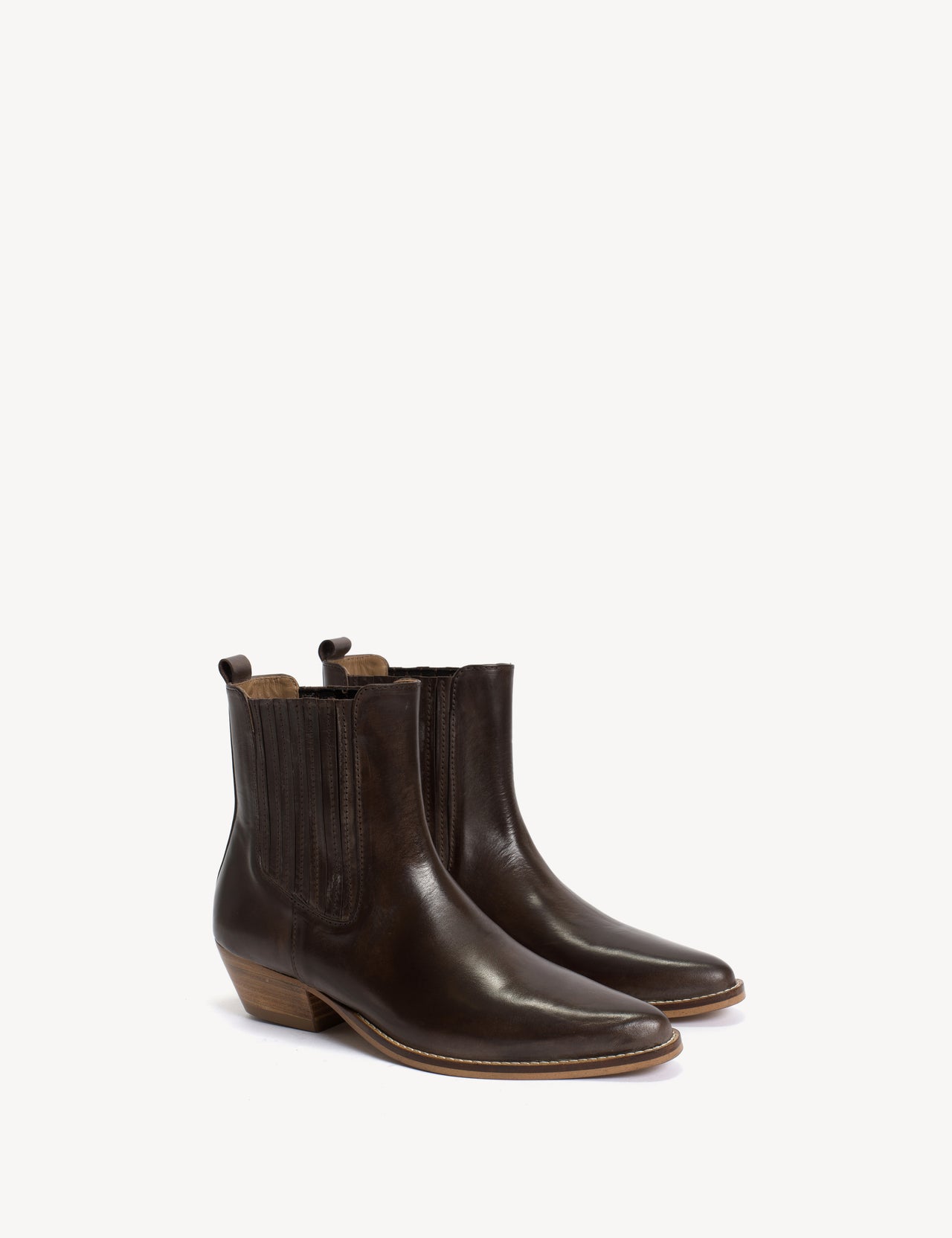 Dasha Chelsea Boot In Brown Escovado Leather