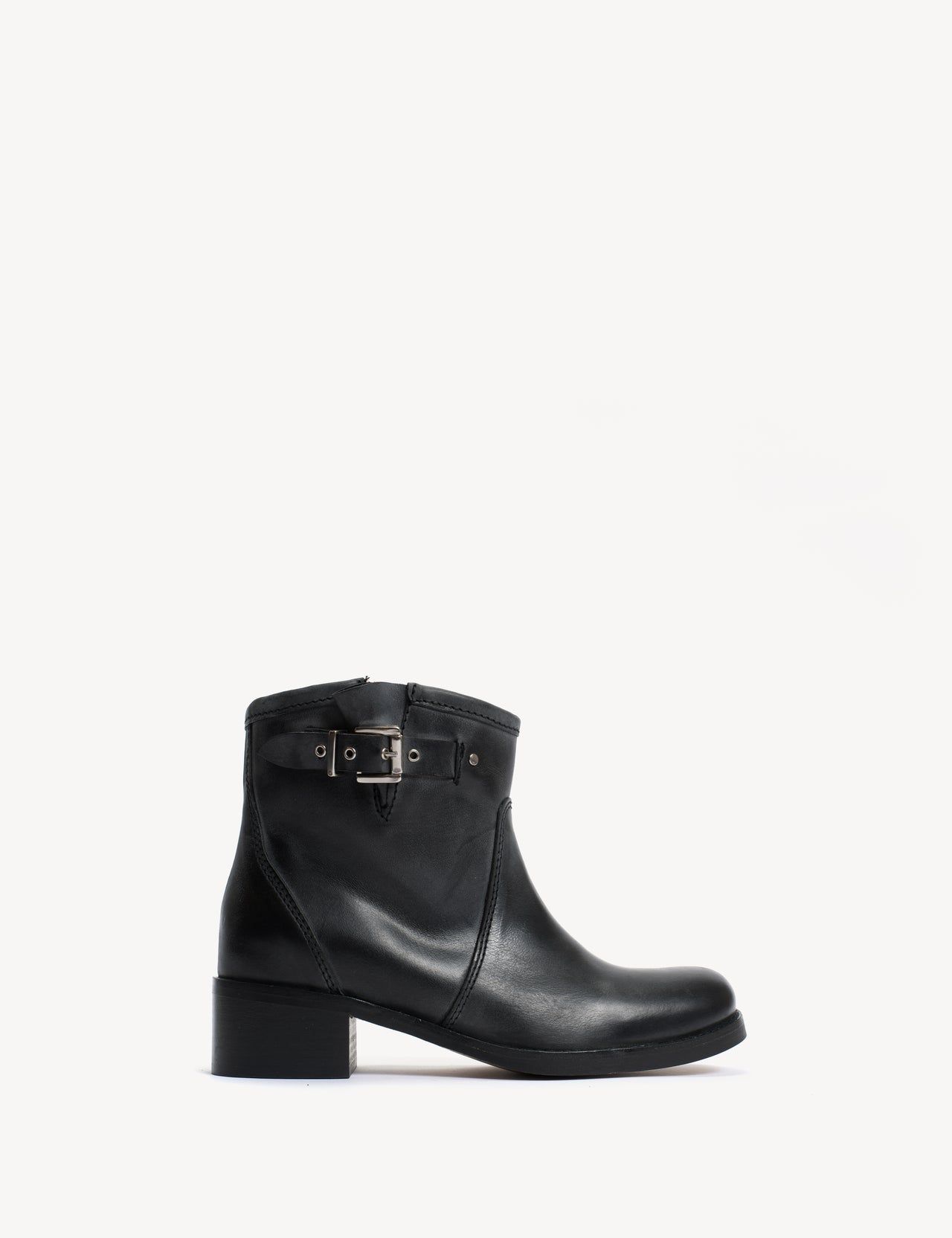 Hunter Buckle Gaucho Boot In Black Escovado Leather