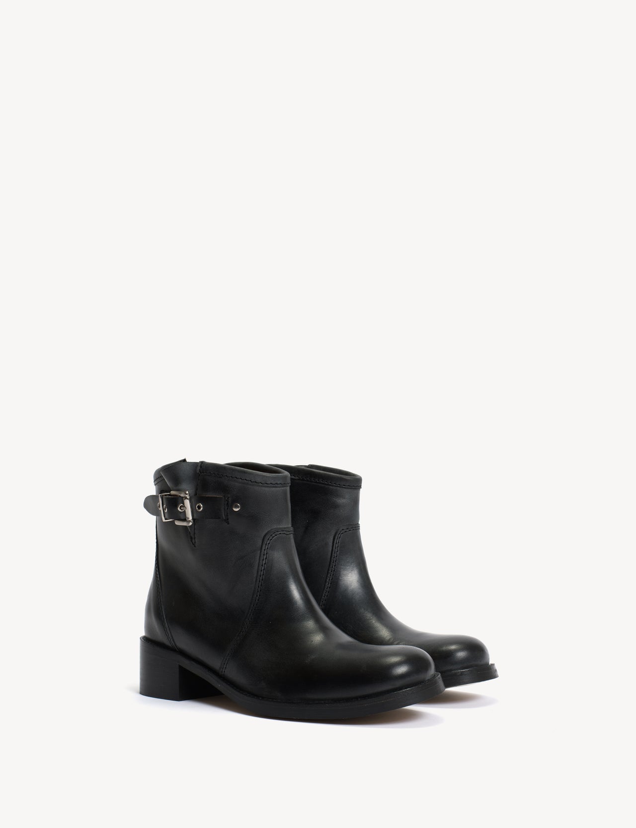 Hunter Buckle Gaucho Boot In Black Escovado Leather