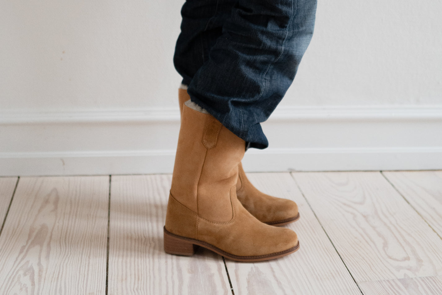 Julia Gaucho Boot In Tan Shearling Fur
