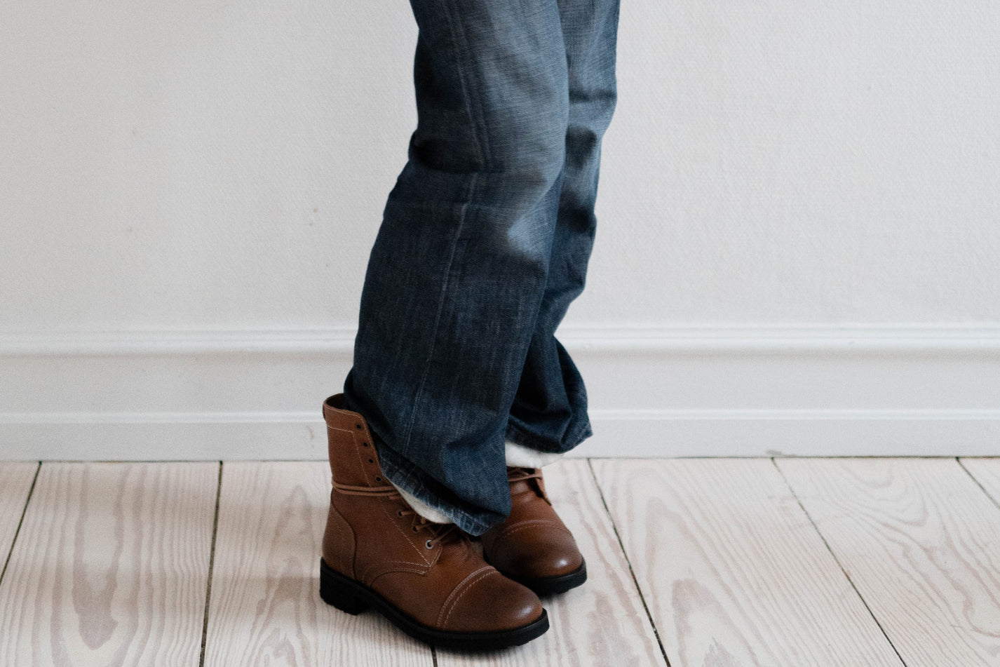 Army Boot In Dark Tan Grained Calfskin With Shearling Fur Lining