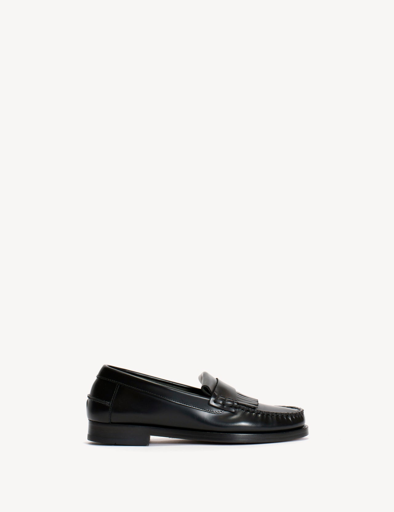 Moccasin Loafer With Fringes In Black Polido Leather
